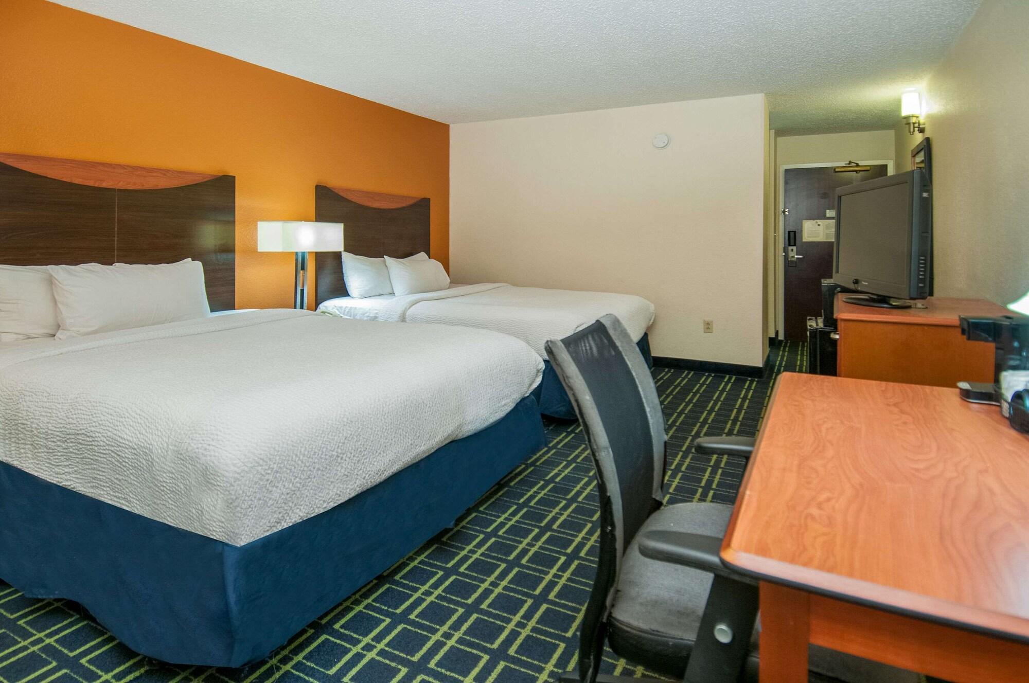 Quality Inn & Suites Jackson Exterior photo
